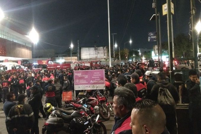 Bomberos de la CDMX realizan asamblea en Estación Central; exigen nuevo dirigente