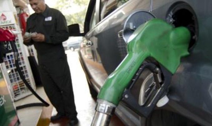 Ajuste al IEPS de gasolinas no aumentará precios: Hacienda